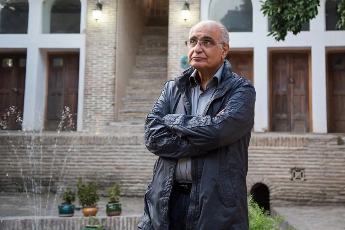 تحلیل زندگی و آثار هوشنگ مرادی کرمانی؛ نویسندهای تاثیرگذار در ادبیات کودک و نوجوان ایران با نگاهی واقعگرا، انسانی و ماندگار.